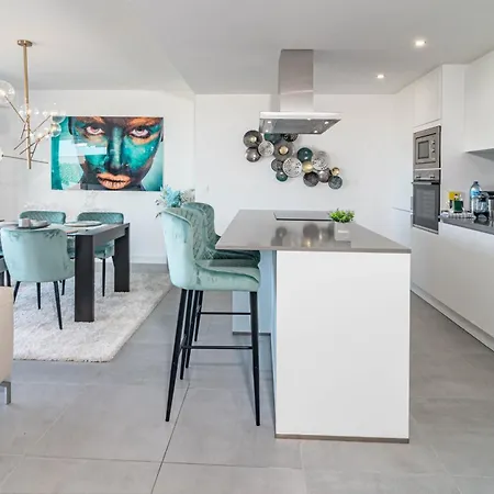 Oasis510 - 2br With Stunning Views Apartment *
